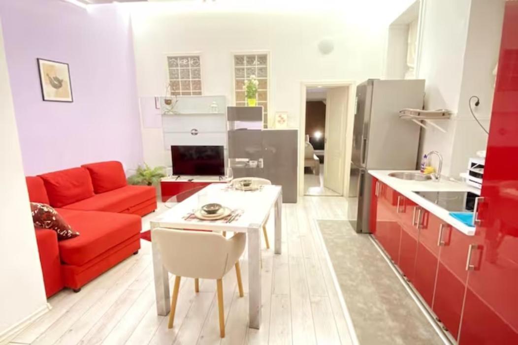 Yes, Yes! Lovely Apartment Good Amenities Budapest Center ภายนอก รูปภาพ