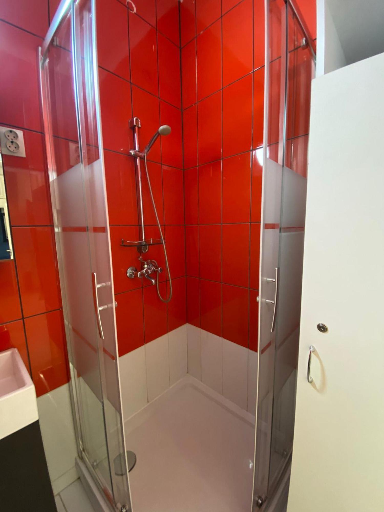 Yes, Yes! Lovely Apartment Good Amenities Budapest Center ภายนอก รูปภาพ
