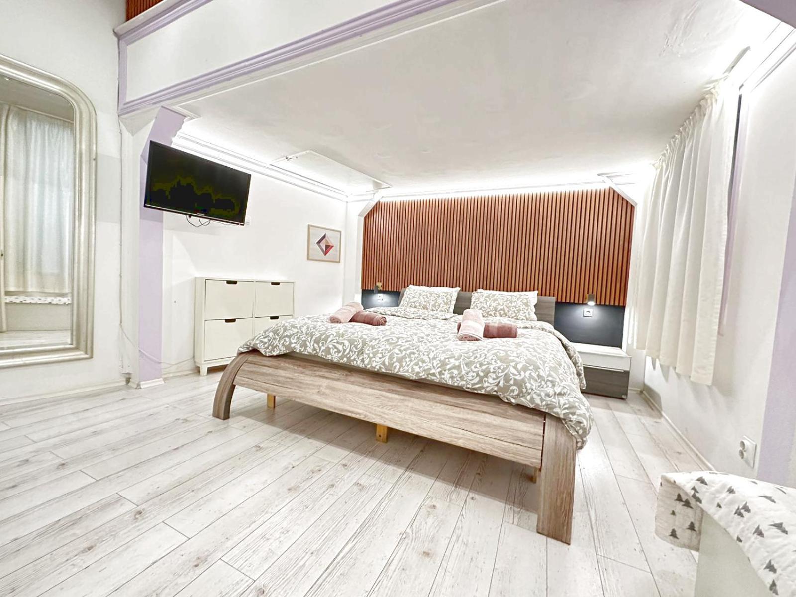 Yes, Yes! Lovely Apartment Good Amenities Budapest Center ภายนอก รูปภาพ