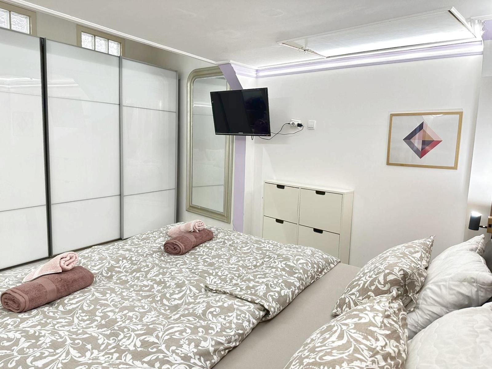 Yes, Yes! Lovely Apartment Good Amenities Budapest Center ภายนอก รูปภาพ