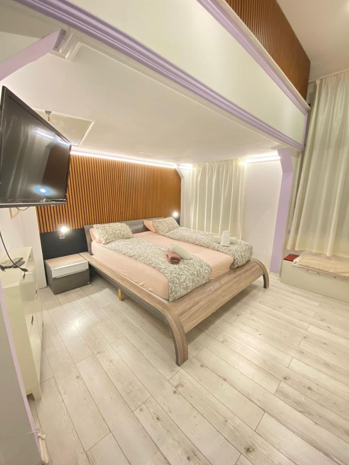 Yes, Yes! Lovely Apartment Good Amenities Budapest Center ภายนอก รูปภาพ