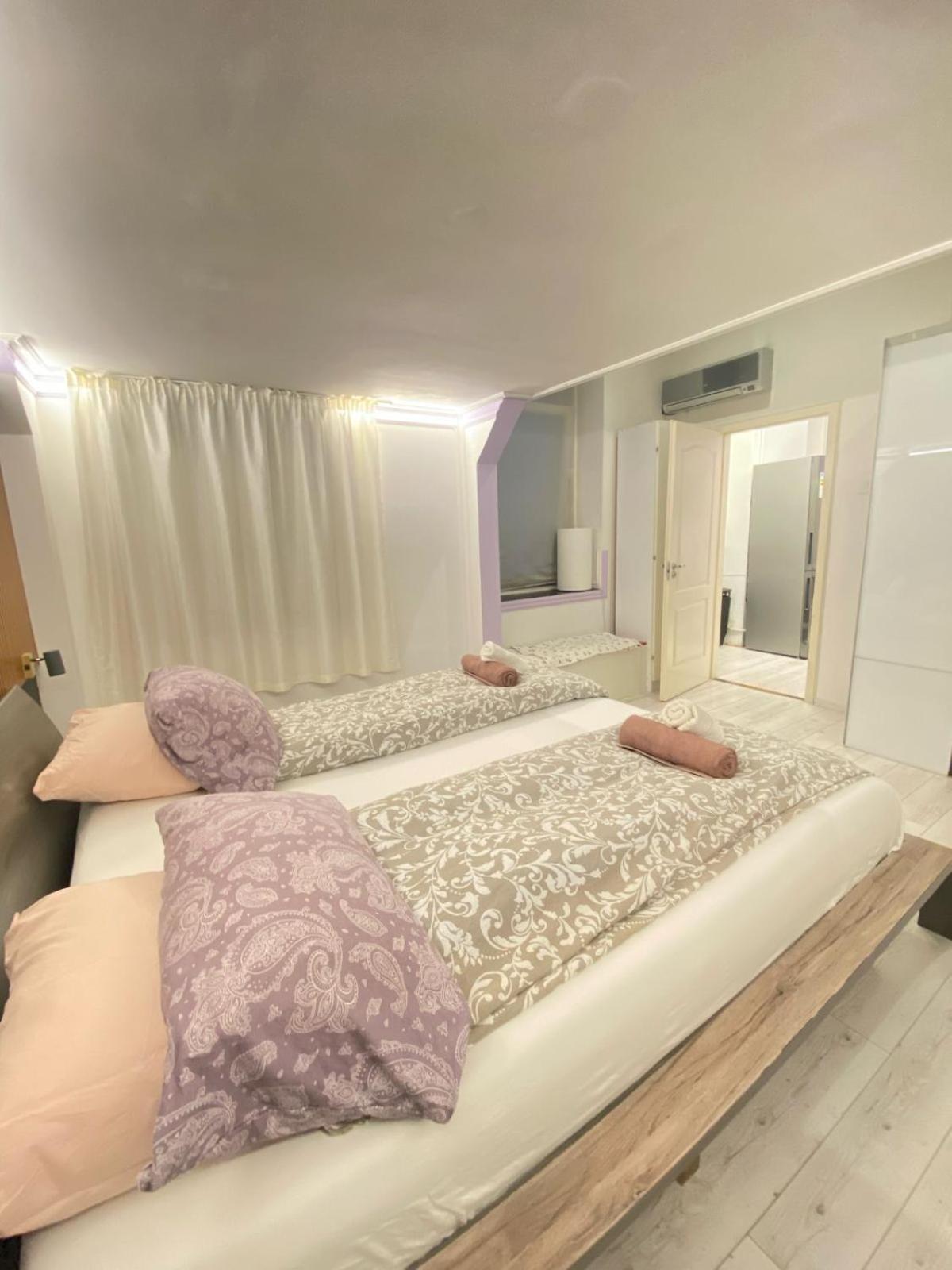 Yes, Yes! Lovely Apartment Good Amenities Budapest Center ภายนอก รูปภาพ