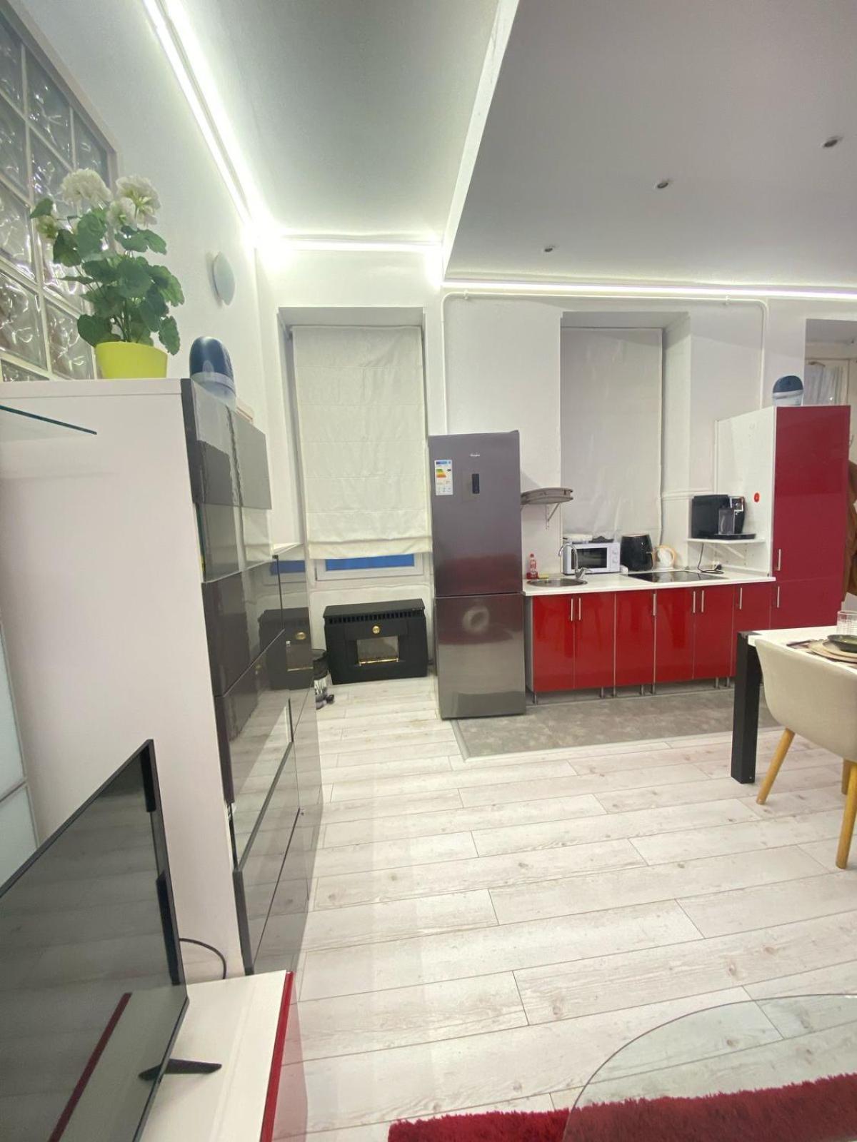 Yes, Yes! Lovely Apartment Good Amenities Budapest Center ภายนอก รูปภาพ