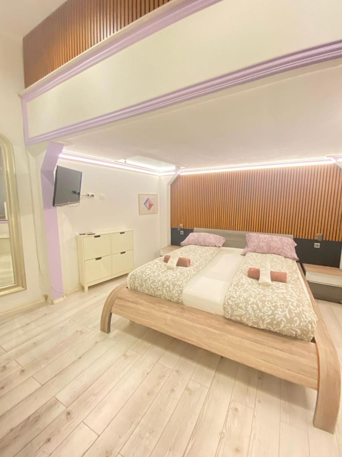 Yes, Yes! Lovely Apartment Good Amenities Budapest Center ภายนอก รูปภาพ