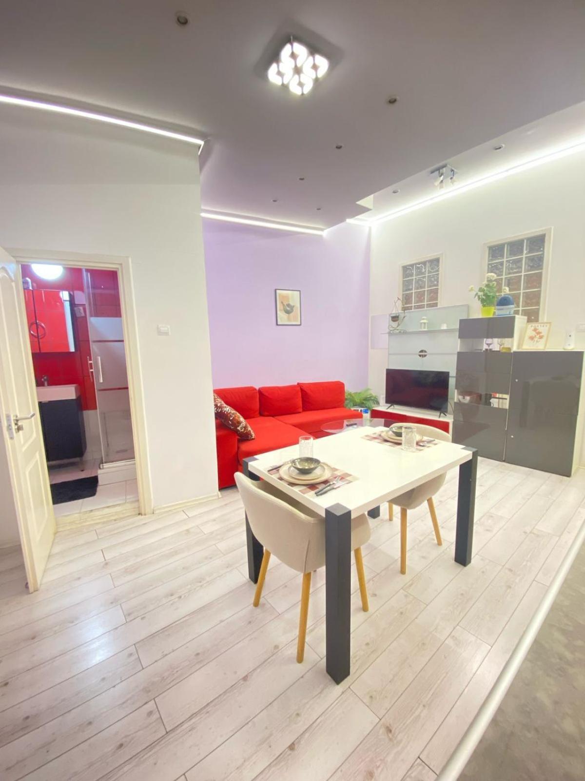 Yes, Yes! Lovely Apartment Good Amenities Budapest Center ภายนอก รูปภาพ